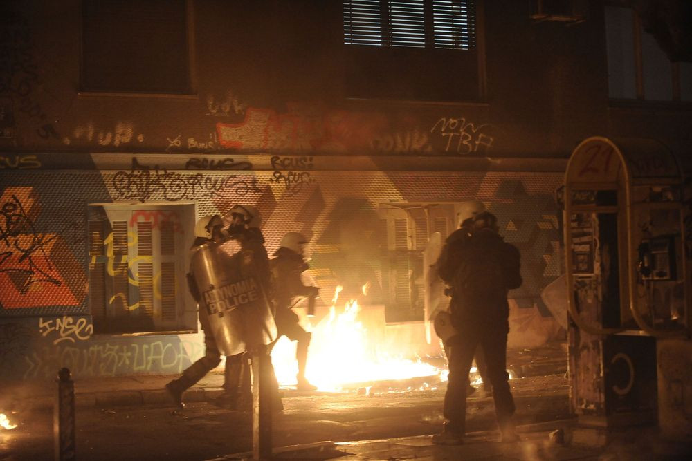 Επίθεση με μολότοφ στα Εξάρχεια τα ξημερώματα